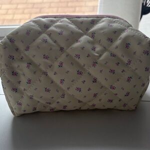 Charming Floral Quilted Cosmetic Bag - Cream